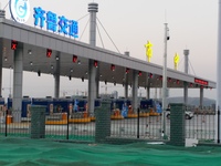 济南市中区收费站雨棚信号灯
